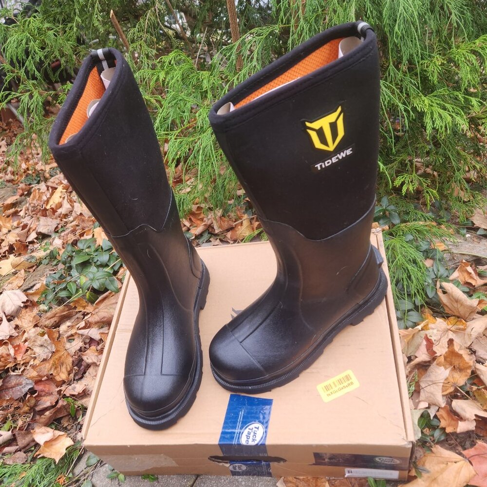 New Women's 8 - Men's 5 rubber/neoprene boot w/steel shank, big tread, flexible